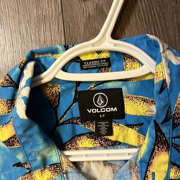 ☀️NWOT Volcom Floral Pattern shirt Sleeve Dress Shirt PTP 20” - Picture 6 of 7